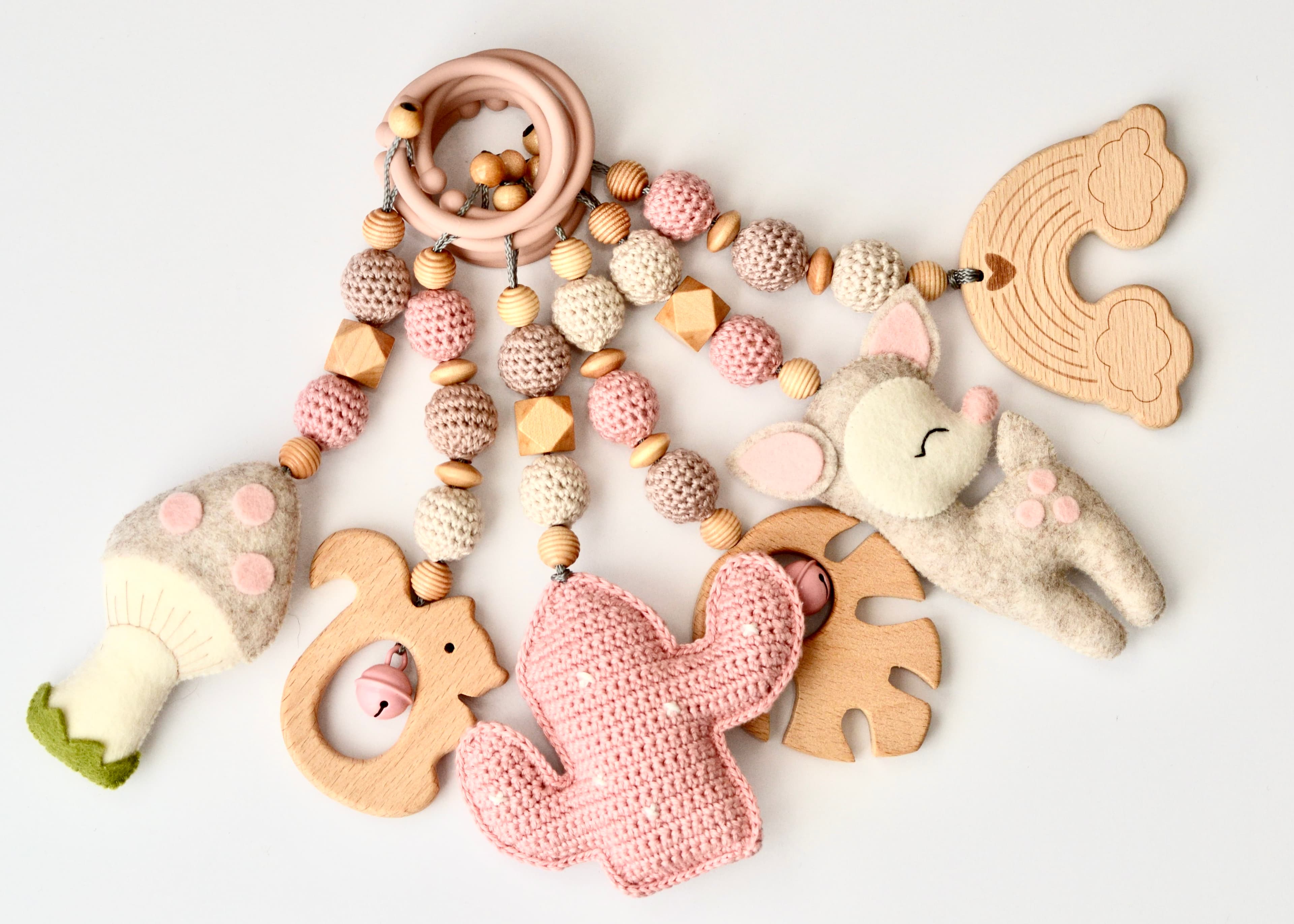 Spielbogen aus Holz, Babyspielzeug, Anhänger Reh , Monstera Blatt