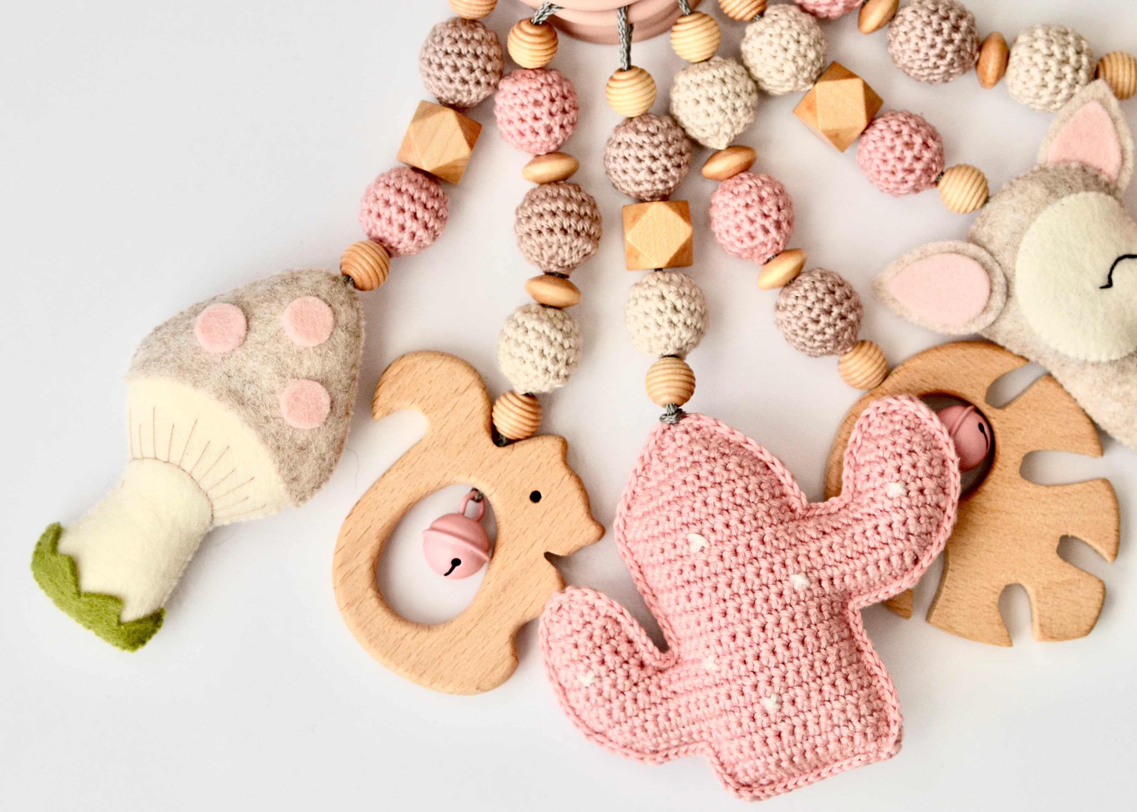 Spielbogen aus Holz, Babyspielzeug, Anhänger Reh , Monstera Blatt - 3